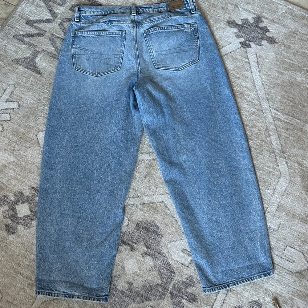 Sold out! AE Barrel Jeans Size 6 Boyfriend Mid Rise - Picture 6 of 13